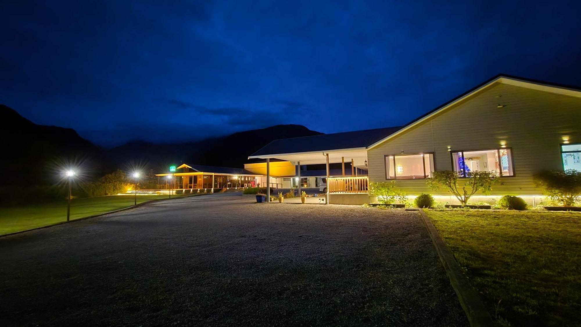High Peaks Hotel Глетчер Фокс Екстериор снимка