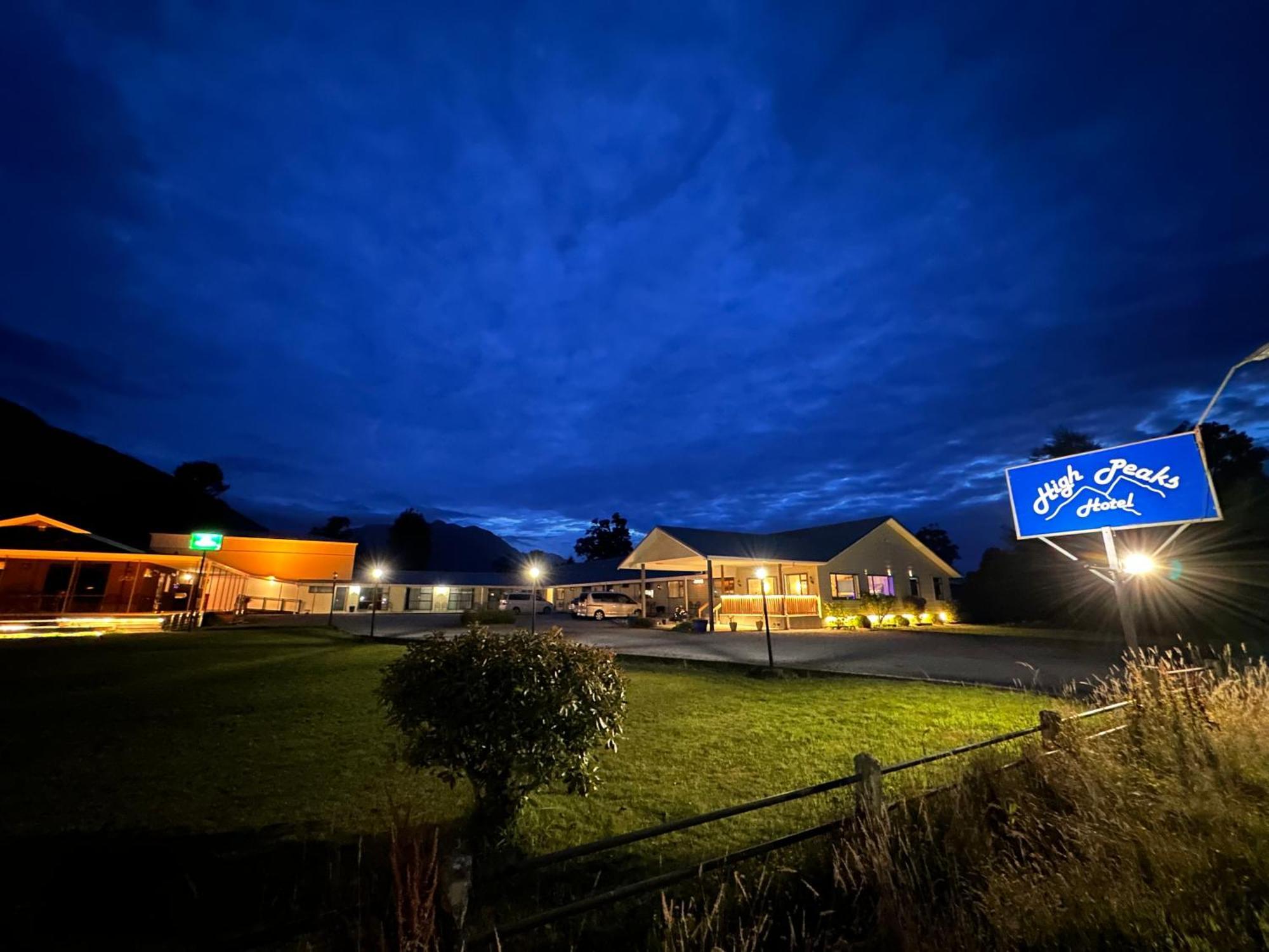High Peaks Hotel Глетчер Фокс Екстериор снимка