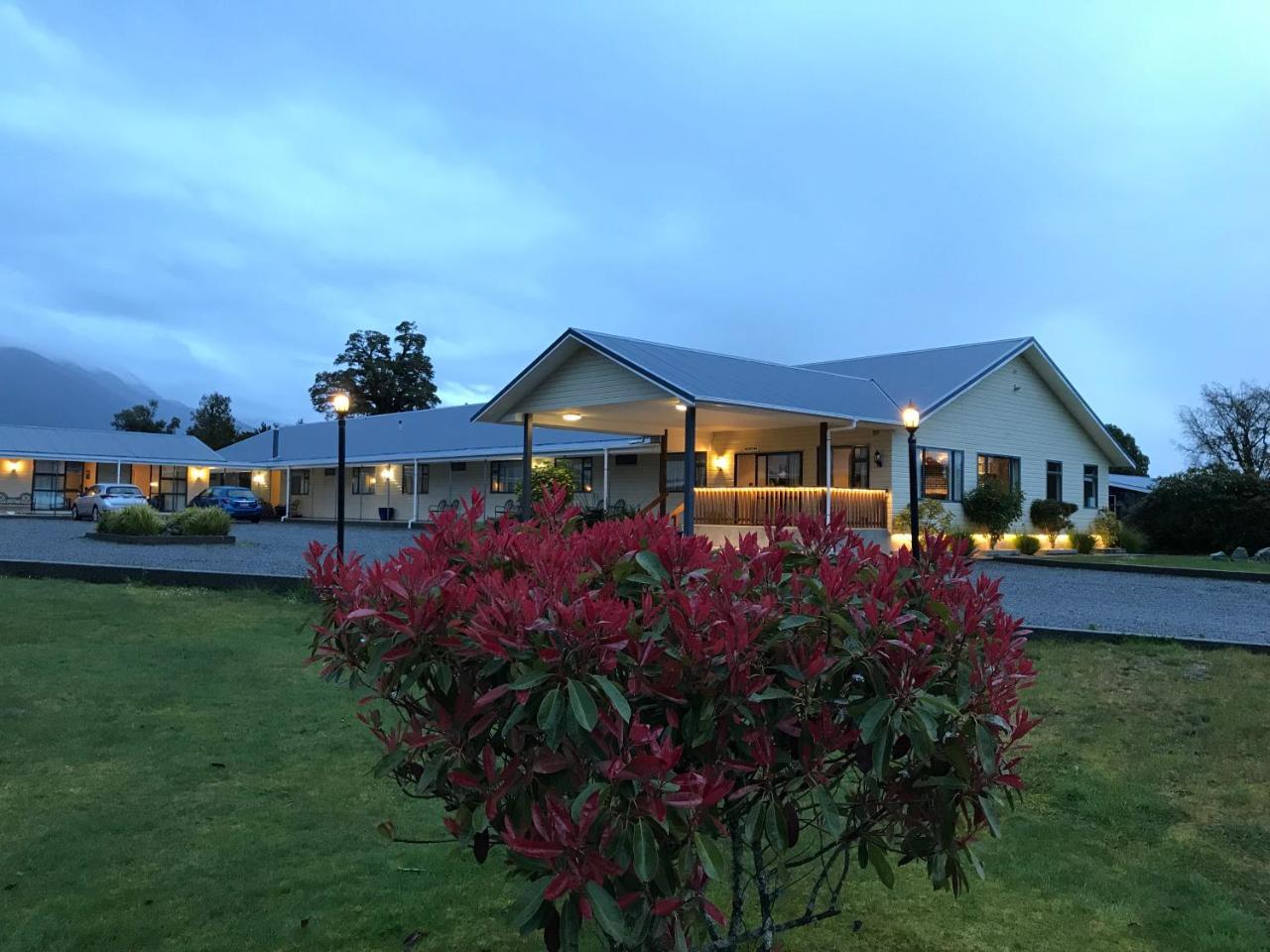 High Peaks Hotel Глетчер Фокс Екстериор снимка