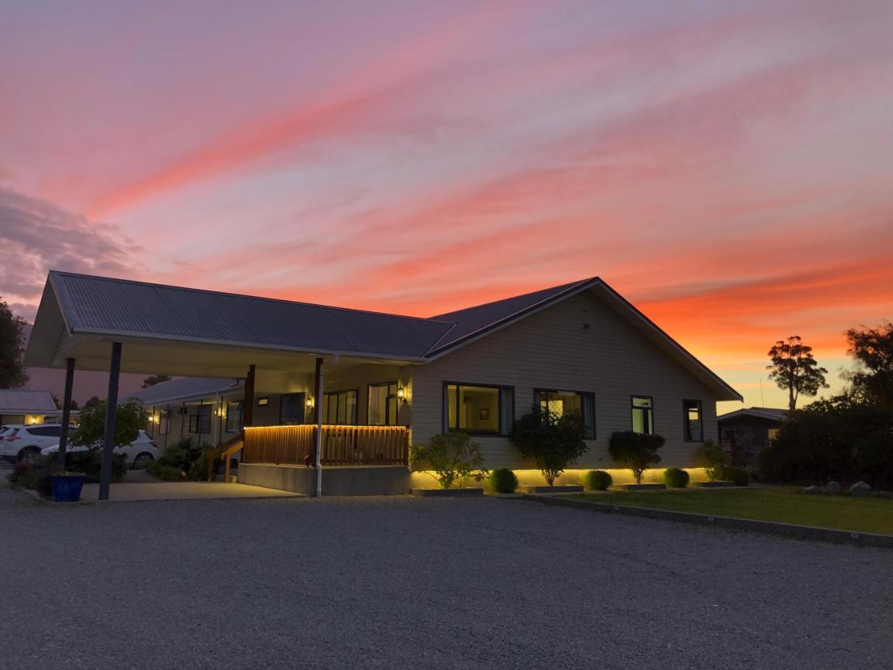 High Peaks Hotel Глетчер Фокс Екстериор снимка